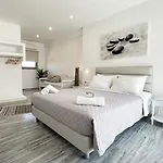 Dl Santorini Hotell 3*