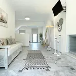 Dl Santorini Hotel 3*