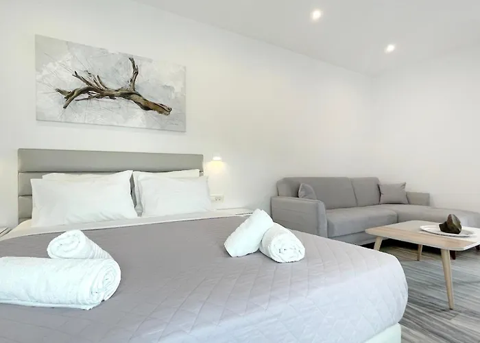 Dl Santorini Monolithos