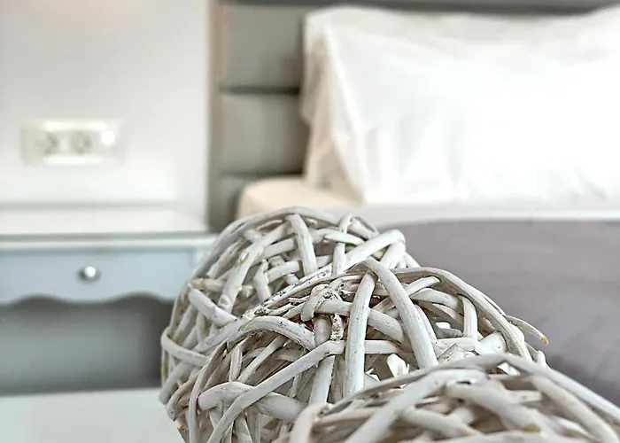 Dl Santorini Hotell 3*