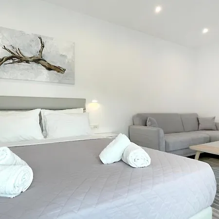 Hermoso Luxury Monolithos