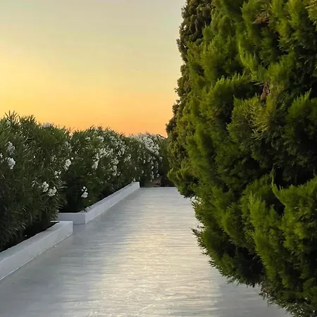 Hermoso Luxury Monolithos