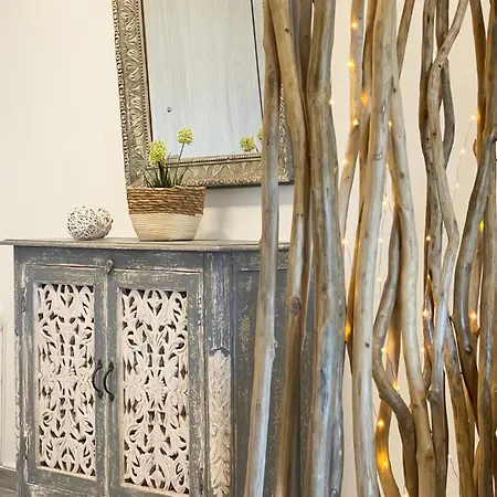 Hermoso Luxury مونوليثوس